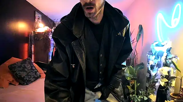 leatherz69 online show from December 2024 08:56:02 AM