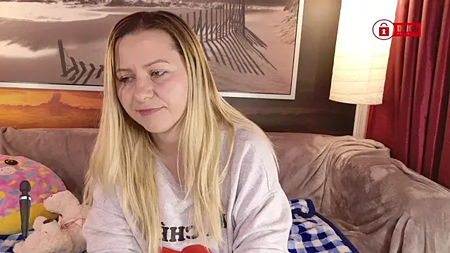 Snapshot of BigBoobsARRI chatting on February 2025 09:32:01 AM BigBoobsARRI online show from February 2025 09:32:01 AM