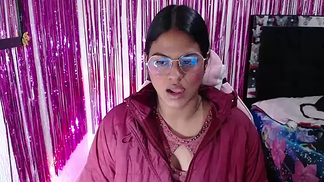SweetAlmaa online show from April 2026 10:24:02 AM