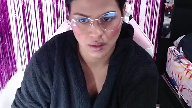 SweetAlmaa online show from May 2026 10:01:01 AM