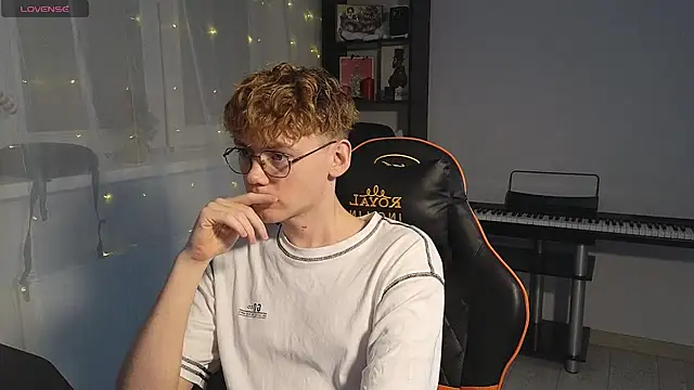 Snapshot of Keytaro chatting on February 2025 05:42:01 PM Keytaro online show from February 2025 05:42:01 PM