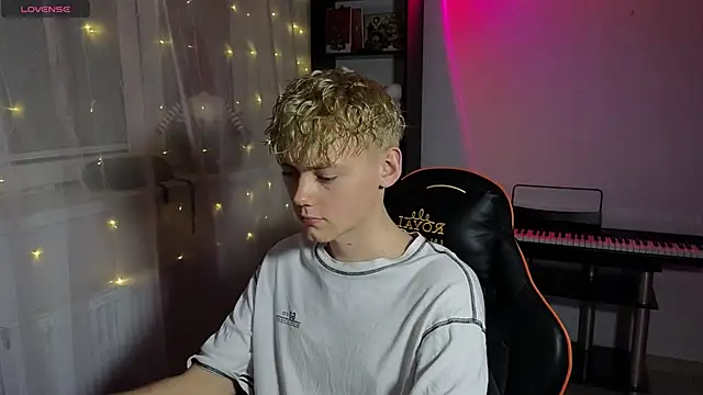 Snapshot of Keytaro chatting on March 2025 06:45:02 PM Keytaro online show from March 2025 06:45:02 PM