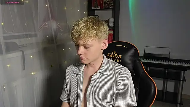 Snapshot of Keytaro chatting on March 2025 05:29:01 PM Keytaro online show from March 2025 05:29:01 PM