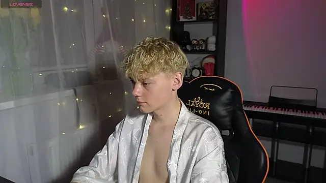 Snapshot of Keytaro chatting on March 2025 05:35:02 PM Keytaro online show from March 2025 05:35:02 PM