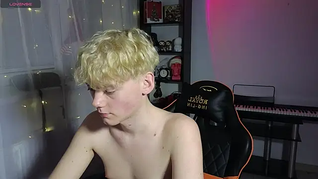 Snapshot of Keytaro chatting on March 2025 08:42:02 PM Keytaro online show from March 2025 08:42:02 PM