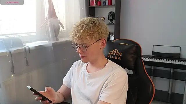 Snapshot of Keytaro chatting on March 2025 01:57:02 PM Keytaro online show from March 2025 01:57:02 PM