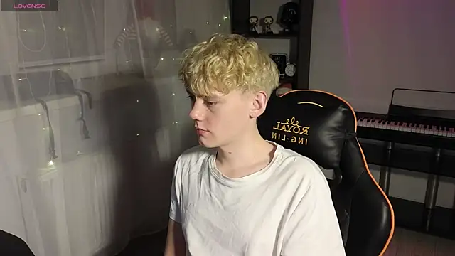 Snapshot of Keytaro chatting on March 2025 05:02:02 PM Keytaro online show from March 2025 05:02:02 PM