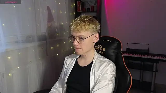 Snapshot of Keytaro chatting on March 2025 03:10:02 PM Keytaro online show from March 2025 03:10:02 PM