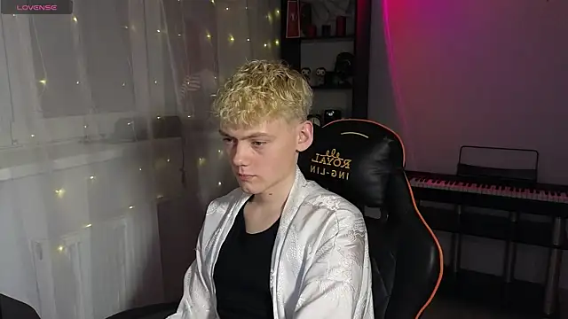 Snapshot of Keytaro chatting on March 2025 06:59:02 PM Keytaro online show from March 2025 06:59:02 PM