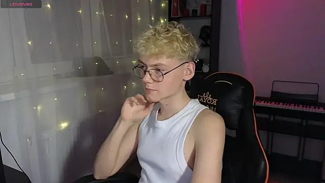 Snapshot of Keytaro chatting on March 2025 08:48:02 PM Keytaro online show from March 2025 08:48:02 PM