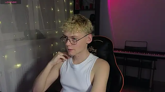 Snapshot of Keytaro chatting on March 2025 11:53:02 PM Keytaro online show from March 2025 11:53:02 PM