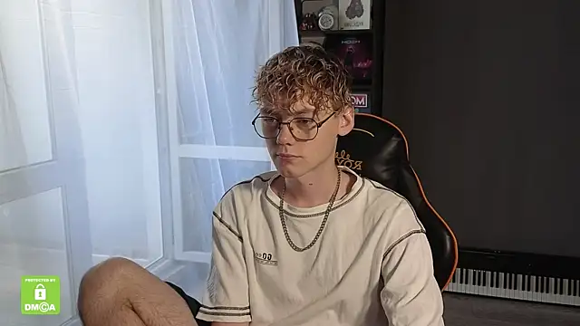 Snapshot of Keytaro chatting on September 2025 12:48:01 PM Keytaro online show from September 2025 12:48:01 PM