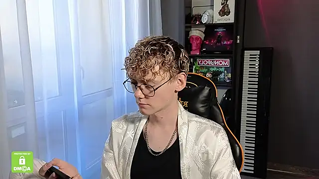 Snapshot of Keytaro chatting on September 2025 06:37:02 AM Keytaro online show from September 2025 06:37:02 AM