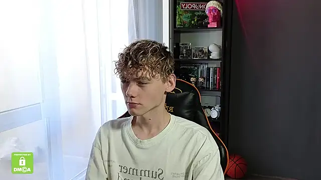 Snapshot of Keytaro chatting on September 2025 10:18:02 AM Keytaro online show from September 2025 10:18:02 AM