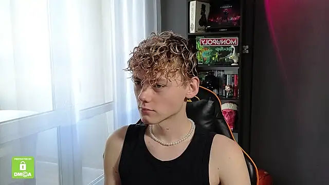 Snapshot of Keytaro chatting on October 2025 04:44:02 AM Keytaro online show from October 2025 04:44:02 AM