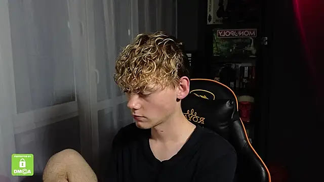 Snapshot of Keytaro chatting on October 2025 08:08:02 PM Keytaro online show from October 2025 08:08:02 PM