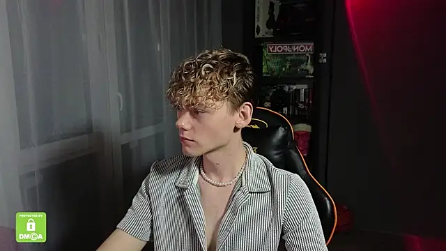 Snapshot of Keytaro chatting on October 2025 12:44:01 AM Keytaro online show from October 2025 12:44:01 AM