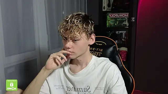 Snapshot of Keytaro chatting on October 2025 11:27:01 PM Keytaro online show from October 2025 11:27:01 PM