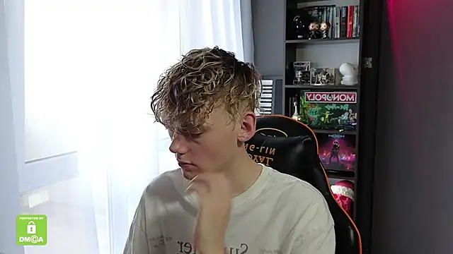 Snapshot of Keytaro chatting on October 2025 08:51:02 AM Keytaro online show from October 2025 08:51:02 AM