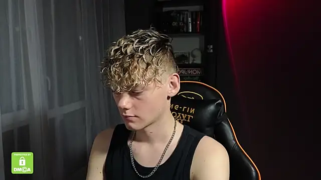 Snapshot of Keytaro chatting on October 2025 10:43:02 PM Keytaro online show from October 2025 10:43:02 PM