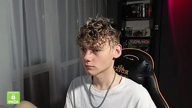 Snapshot of Keytaro chatting on November 2025 02:50:01 PM Keytaro online show from November 2025 02:50:01 PM