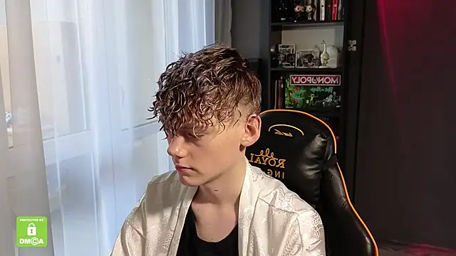 Snapshot of Keytaro chatting on November 2025 12:14:02 PM Keytaro online show from November 2025 12:14:02 PM