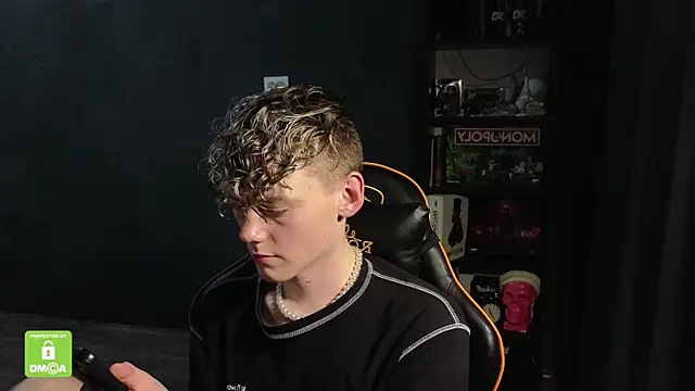 Keytaro online show from November 2025 09:25:02 PM