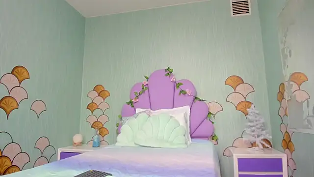 Isa little4u online show from December 2024 05:44:02 PM