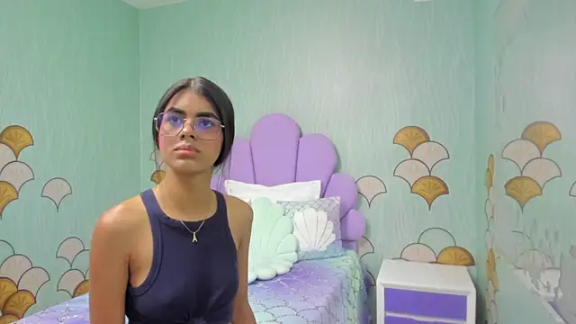 Isa little4u online show from January 2025 06:57:01 PM