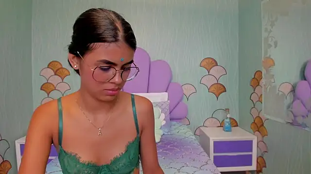 Isa little4u online show from January 2025 05:31:01 PM