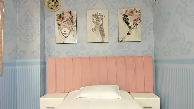 Isa little4u online show from January 2025 08:00:02 PM