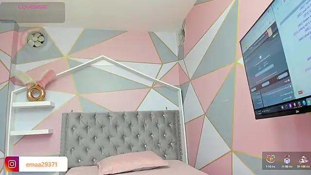 Isa little4u online show from February 2025 07:28:01 PM