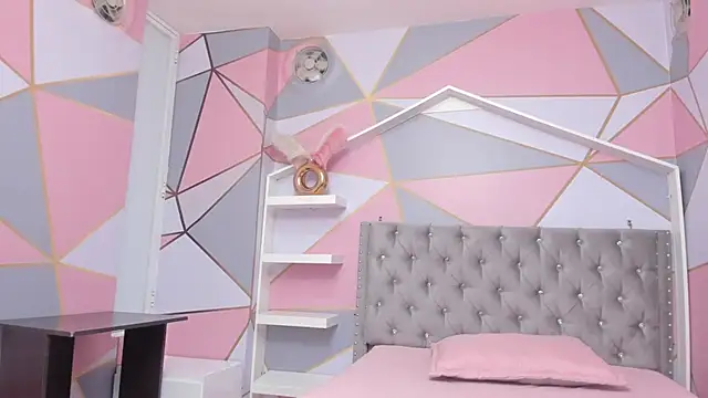 Isa little4u online show from February 2025 10:30:01 PM