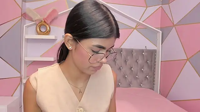 Isa little4u online show from February 2025 10:50:01 PM