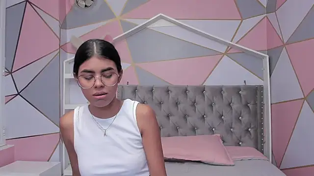 Isa little4u online show from February 2025 07:31:02 PM