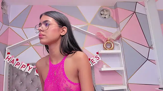 Isa little4u online show from February 2025 08:15:02 PM