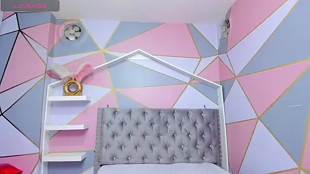 Isa little4u online show from February 2025 12:27:02 AM