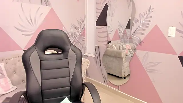 Isa little4u online show from March 2025 01:42:01 PM