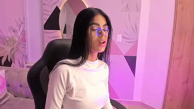 Isa little4u online show from March 2025 10:45:02 AM