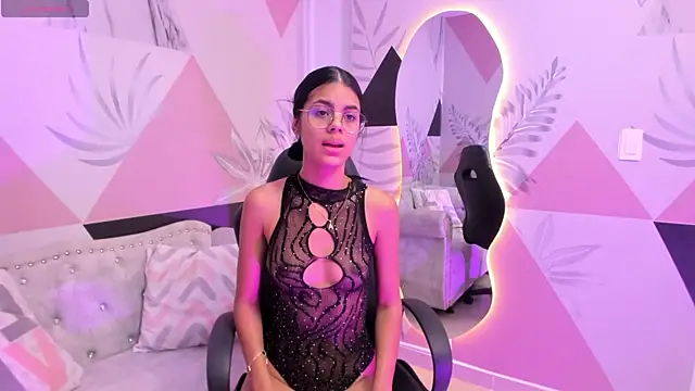 Isa little4u online show from March 2025 10:37:01 AM