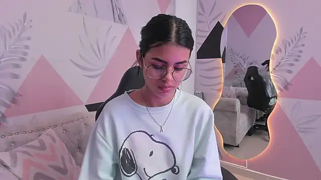 Isa little4u online show from March 2025 04:42:02 PM