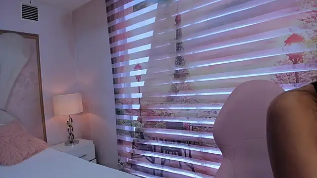 Isa little4u online show from September 2025 06:19:02 PM