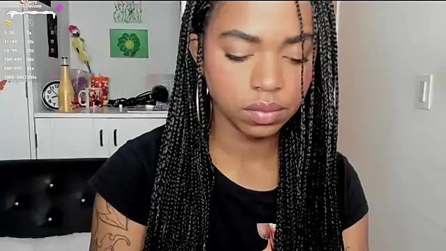 Snapshot of Marce_22 chatting on December 2024 01:54:02 PM Marce 22 online show from December 2024 01:54:02 PM