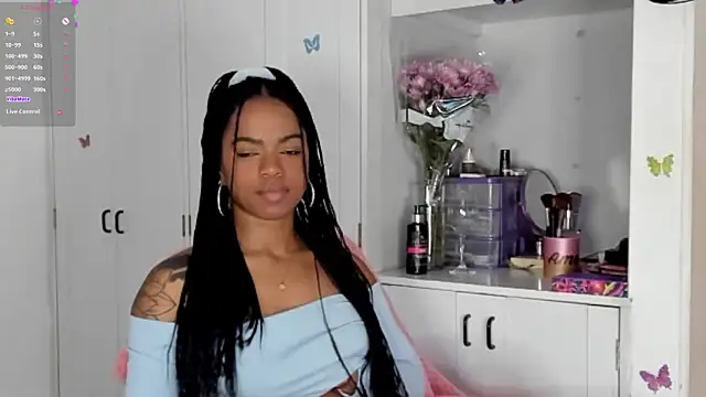 Snapshot of Marce_22 chatting on February 2025 06:21:01 AM Marce 22 online show from February 2025 06:21:01 AM