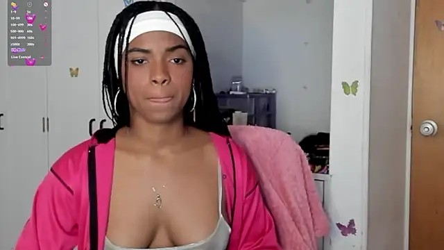 Snapshot of Marce_22 chatting on February 2025 03:01:01 AM Marce 22 online show from February 2025 03:01:01 AM