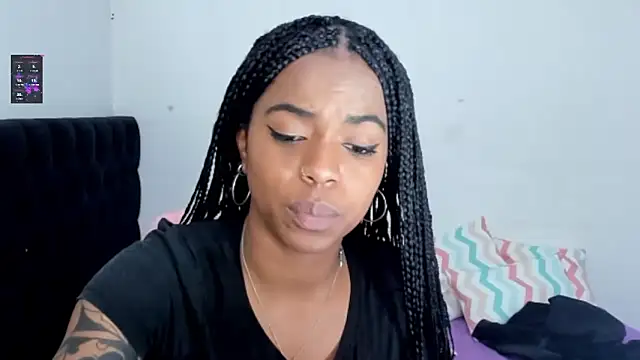 Snapshot of Marce_22 chatting on February 2025 04:14:02 AM Marce 22 online show from February 2025 04:14:02 AM