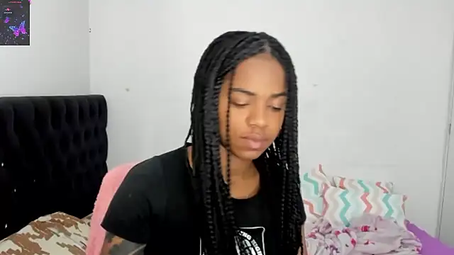 Snapshot of Marce_22 chatting on February 2025 09:13:02 PM Marce 22 online show from February 2025 09:13:02 PM