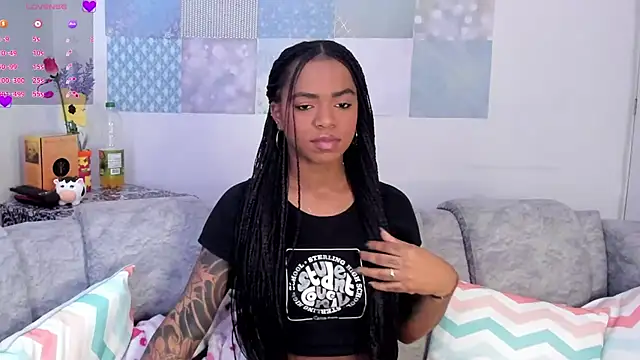 Snapshot of Marce_22 chatting on March 2025 08:32:02 AM Marce 22 online show from March 2025 08:32:02 AM