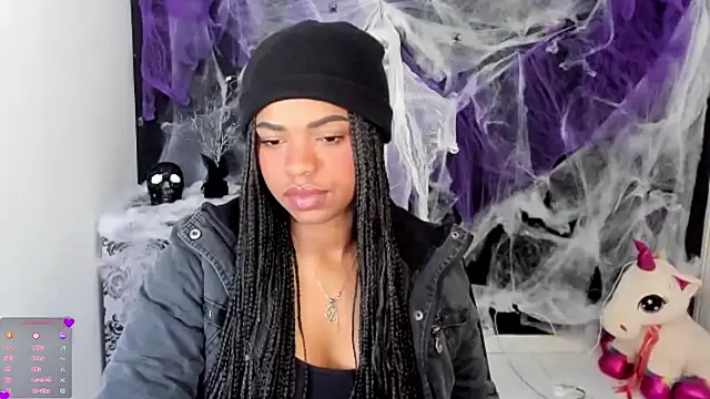 Snapshot of Marce_22 chatting on October 2025 04:40:01 PM Marce 22 online show from October 2025 04:40:01 PM