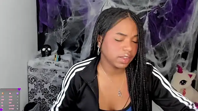 Snapshot of Marce_22 chatting on October 2025 05:46:01 PM Marce 22 online show from October 2025 05:46:01 PM